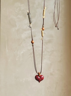 新中式复古朱砂爱心项链轻奢高级感毛衣链可调节简约时尚气质项饰