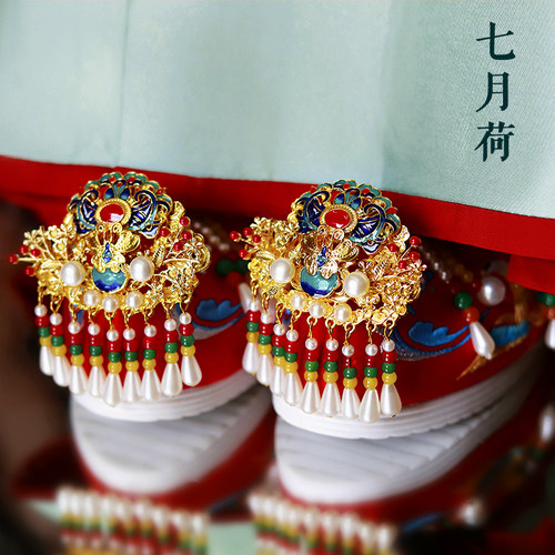 加绒七月荷手工汉服婚鞋绣花增高