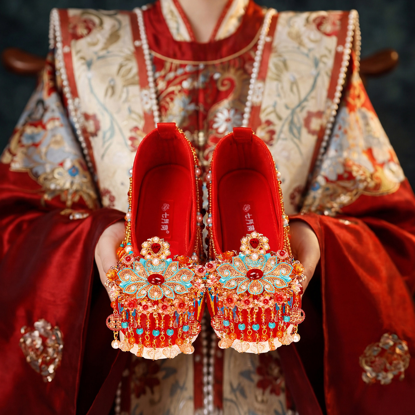 高级感刺绣汉服婚礼婚鞋配秀禾服