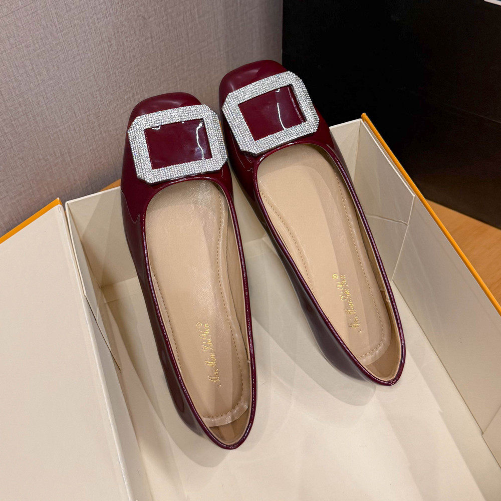 法式优雅方头单鞋女2026新款漆皮亮面水钻浅口平底鞋软皮舒适瓢鞋,女鞋,浅口单鞋,淘宝优惠券,粉丝福利购,淘宝优惠卷