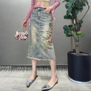2025夏季 小众高腰显瘦刺绣花朵牛仔半身裙女包臀裙 流行新款 爆款