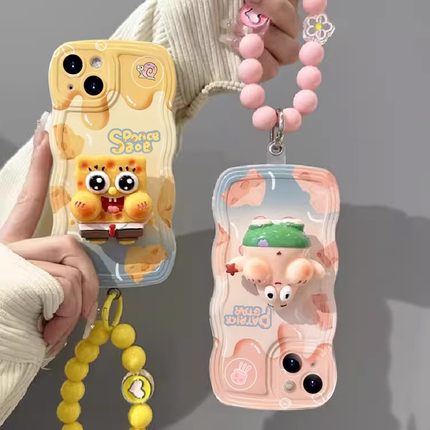 适用苹果16promax手机壳iphone15海绵宝宝带支架14plus全包11女12卡通13mini防摔7/8/6s软硅胶xr可爱xs保护套