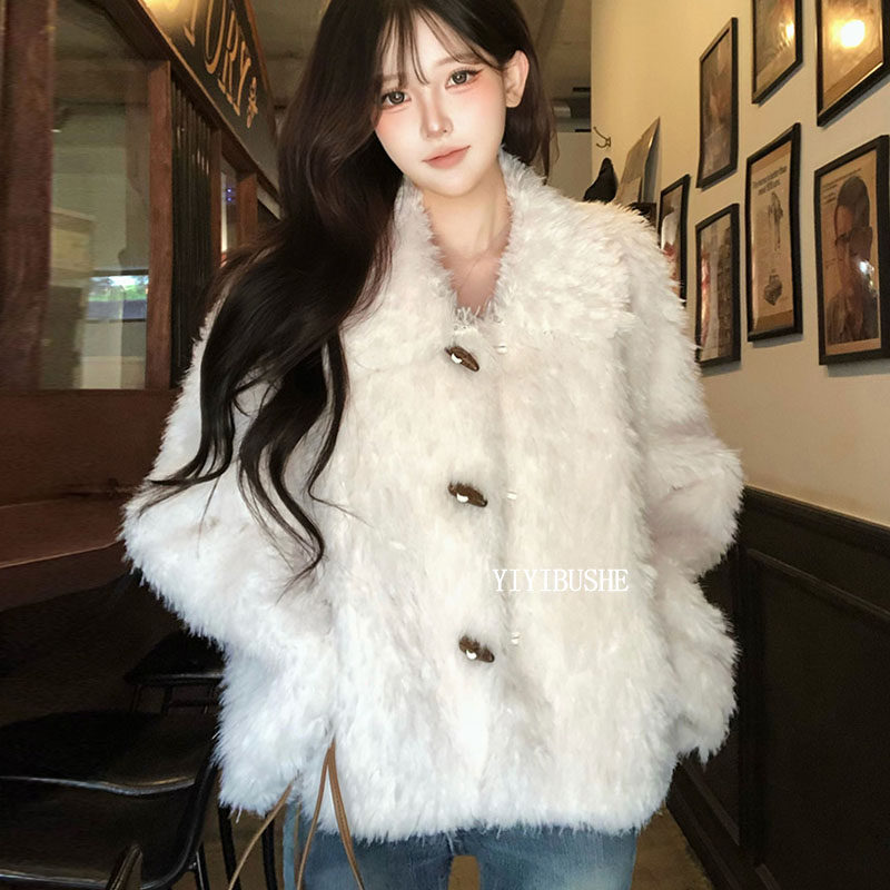 纯欲女人味羊角扣仿羊羔毛外套