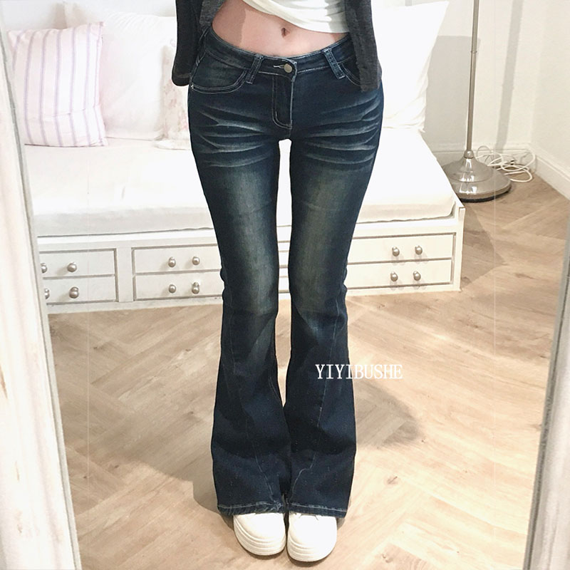 显瘦水洗蓝低腰微喇牛仔裤