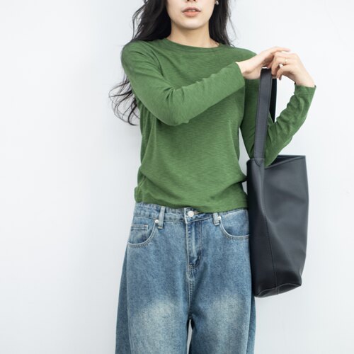 绿色极简风长袖T恤女显白通勤T恤