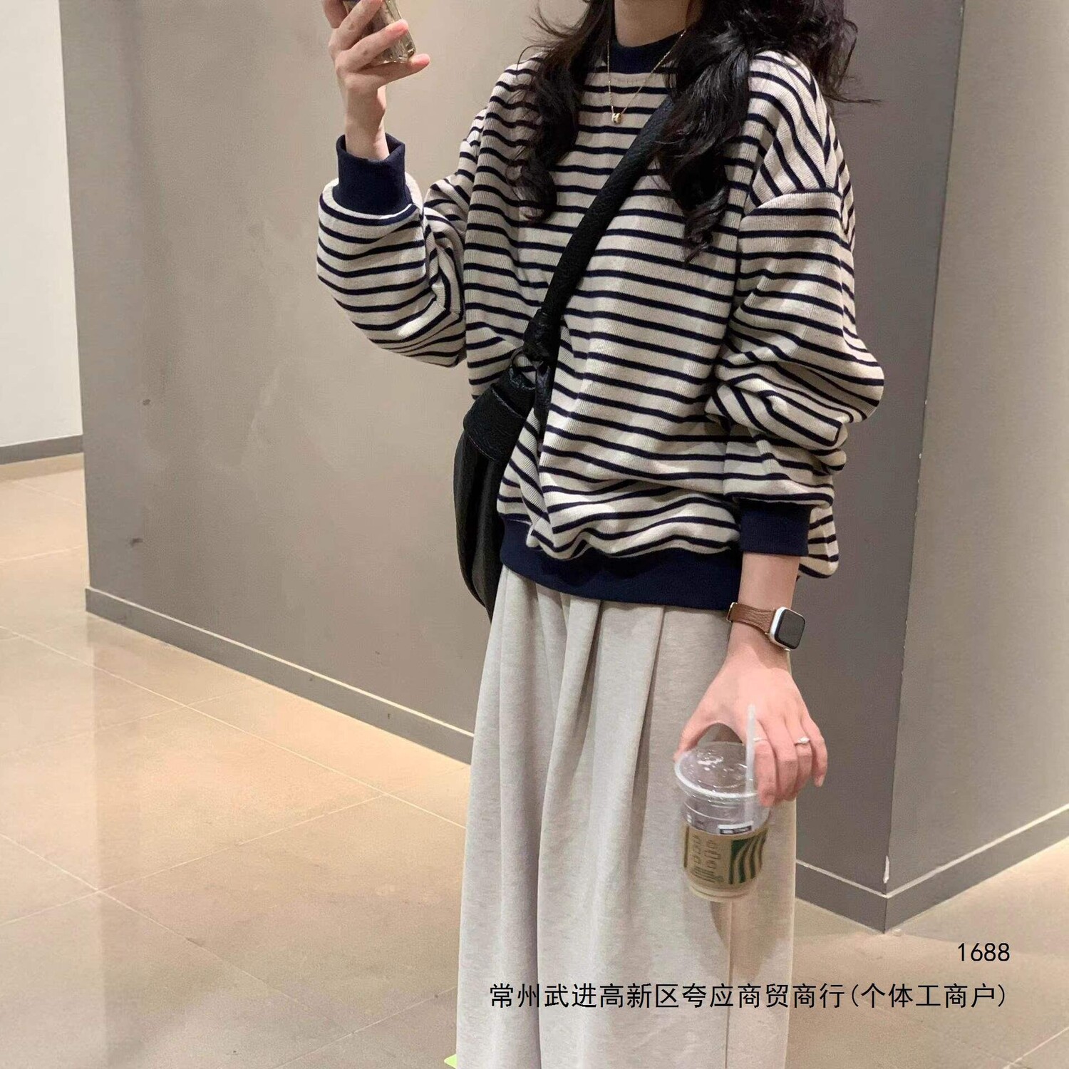 条纹长袖圆领卫衣女春秋装2026新款宽松设计感休闲学生套头上衣朝