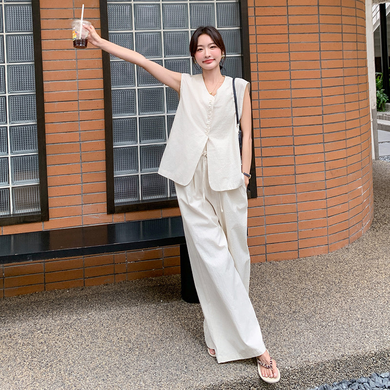 米白色松弛感马甲时尚套装女2026夏季宽松休闲小个子阔腿裤两件套