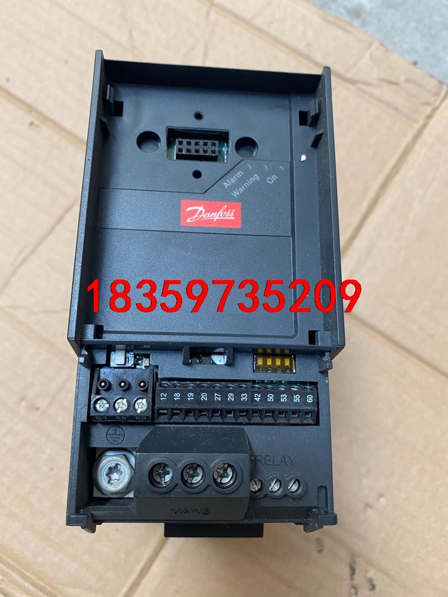 丹佛斯0.75KW变频器132F0003 220v 功能正常议价