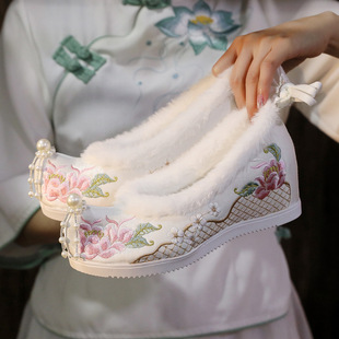 秋冬季女士增高汉服鞋老北京绣花鞋搭配马面裙超仙女古风加绒棉鞋