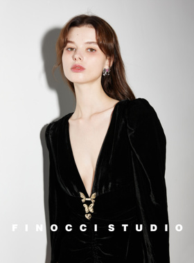 FINOCCI秋季新款进口丝绒深V定制蝴蝶金属装饰扣抽褶连衣裙