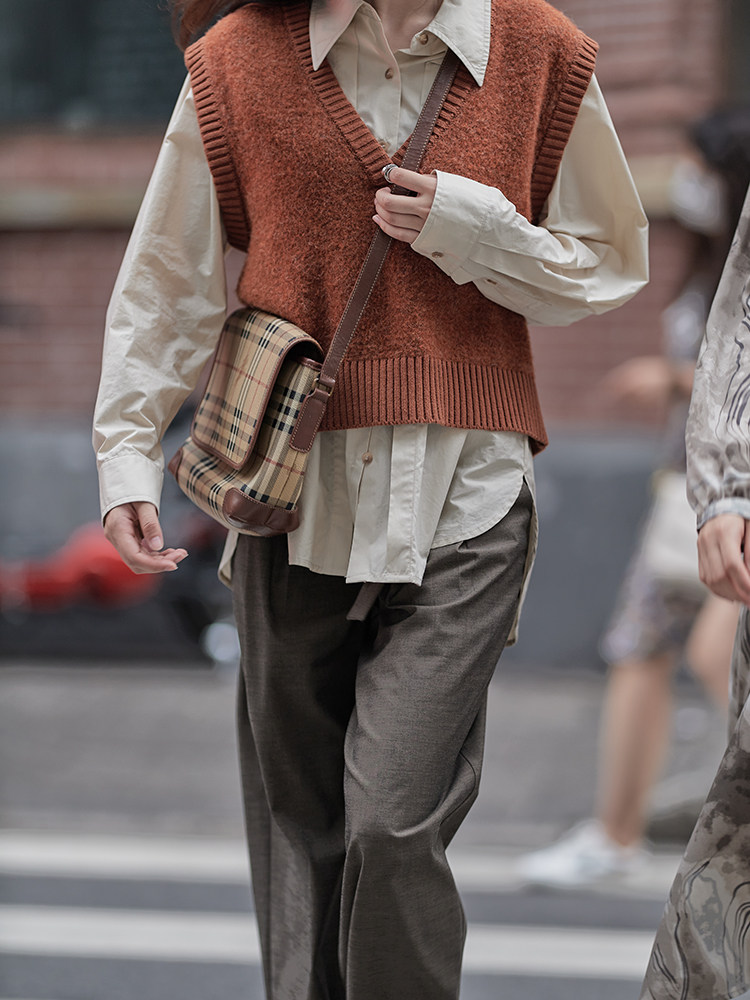 GUOE 2021 Love at dusk and sunset V-neck stitching short knitted vest vest red sweater