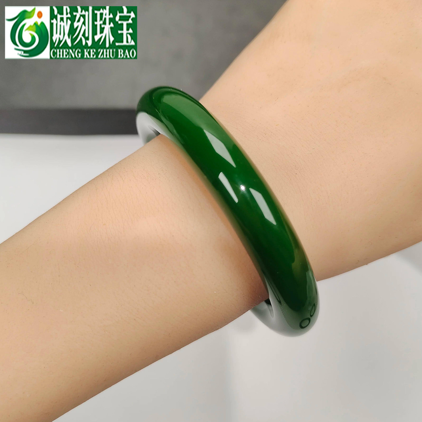 仿新疆和田碧玉菠菜绿外蒙料手镯精美细条圆条玉镯时尚百塔美人镯
