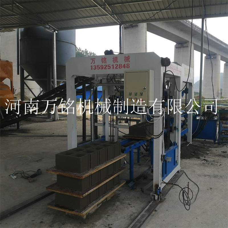 河南宜欣5-15南美出口信得过空心制砖机设备 全自动免烧水泥砖机