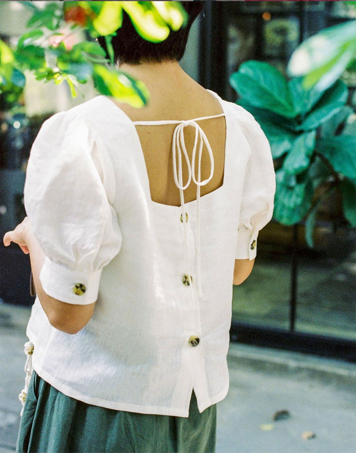 季白 小众法式慵懒风纯亚麻设计感短袖衬衣 后开扣泡泡袖方领上衣