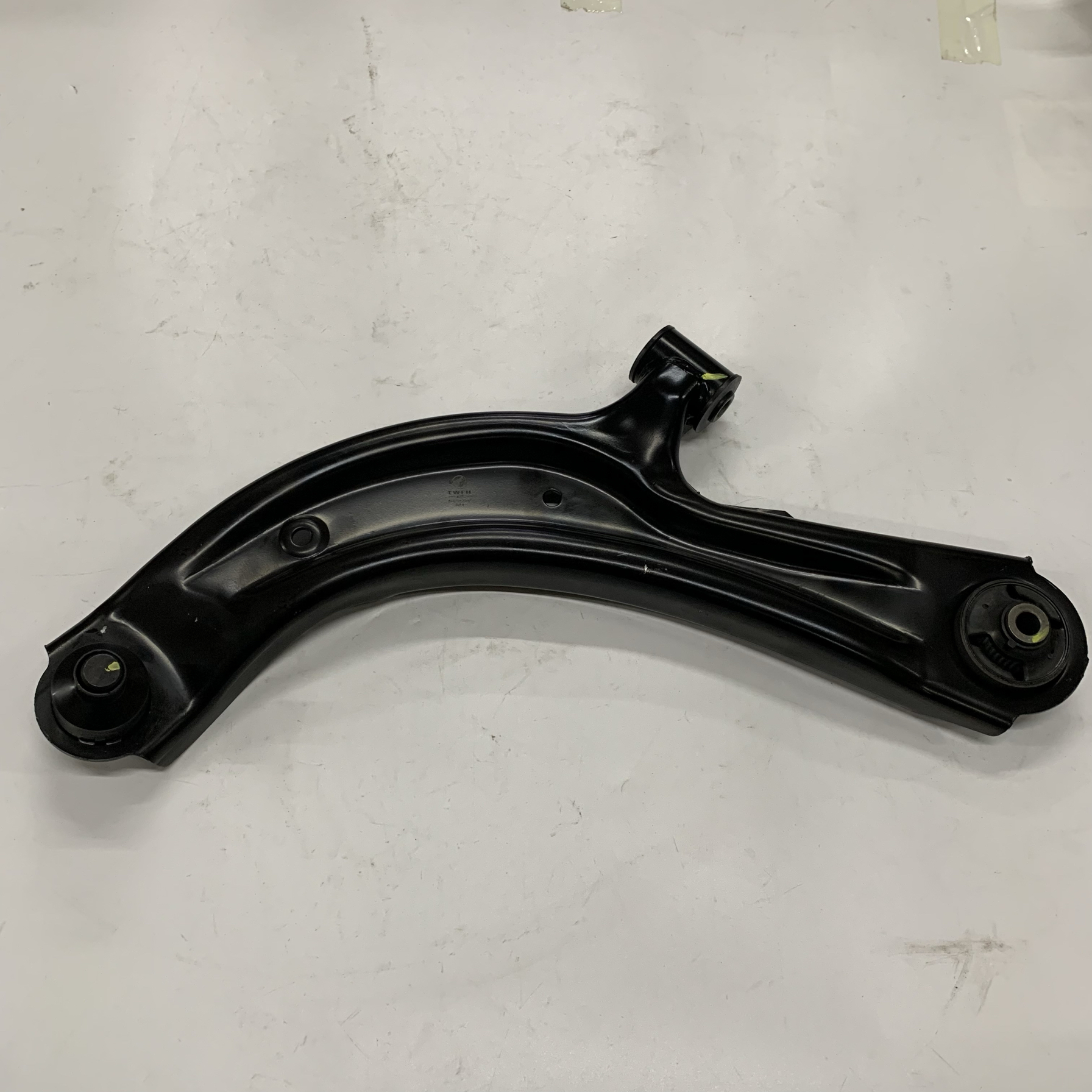 适用于日产12-18年新骐达轩逸新蓝鸟下摆臂总成下支臂三角臂总成