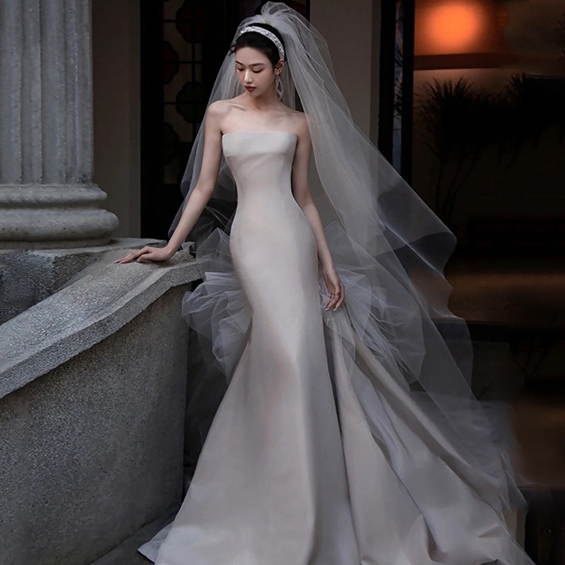 缎面鱼尾主婚纱2024新娘结婚礼服简约抹胸修身出门拖尾气质迎宾纱