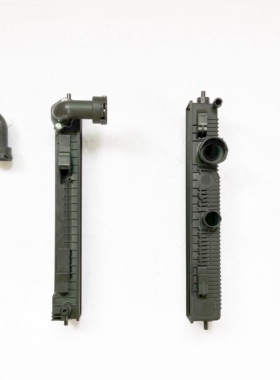 适用于英菲尼迪F35F45/M37QX56风雅途乐日产楼兰贵士汽车水箱水室