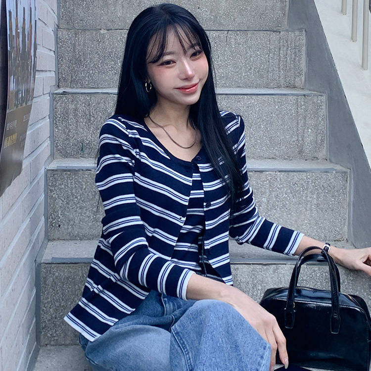 时尚起义韩国套装潮范2026春针织条纹吊带+修身针织衫dp26012304