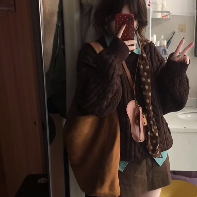 慵懒风咖啡色麻花套头毛衣