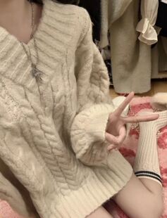 高级感！麻花粗线软糯套头毛衣女秋冬新款韩版宽松V领针织衫上衣
