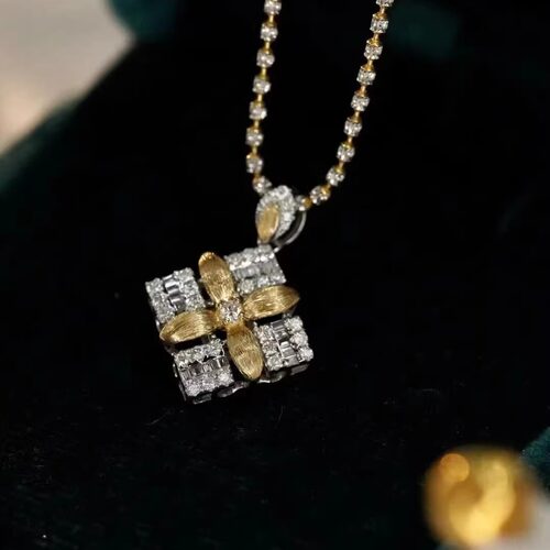18K金女镶嵌0.4克拉天然南非高品质钻石方形双色拉丝花吊坠送证书
