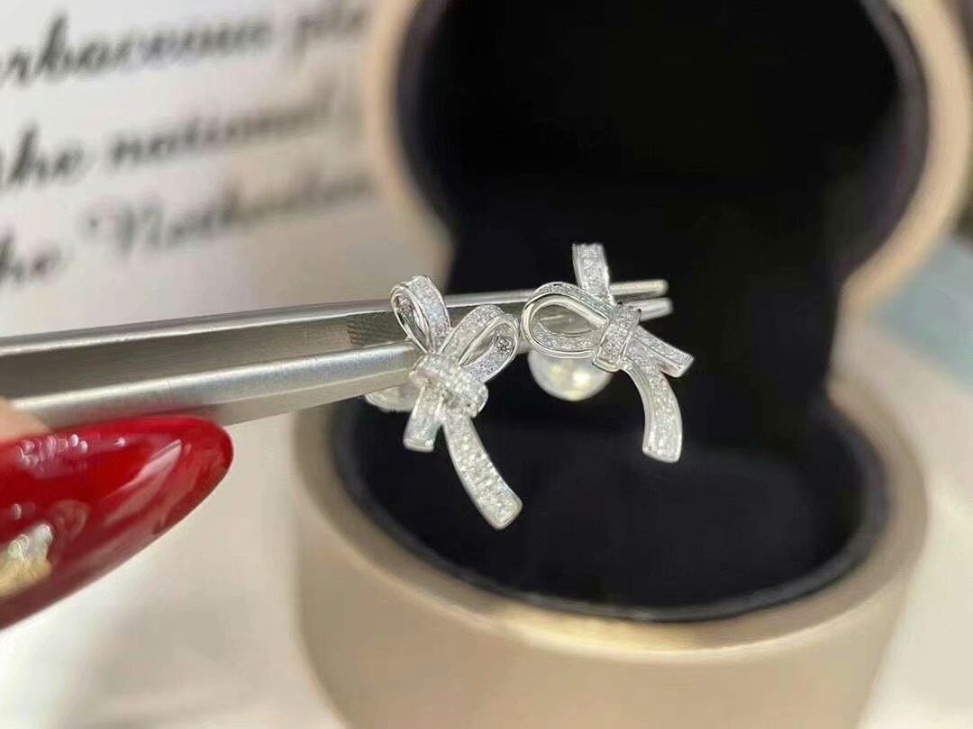 女神节优惠18K金镶嵌女款0.2克拉天然南非小钻碎钻钻石蝴蝶结耳钉