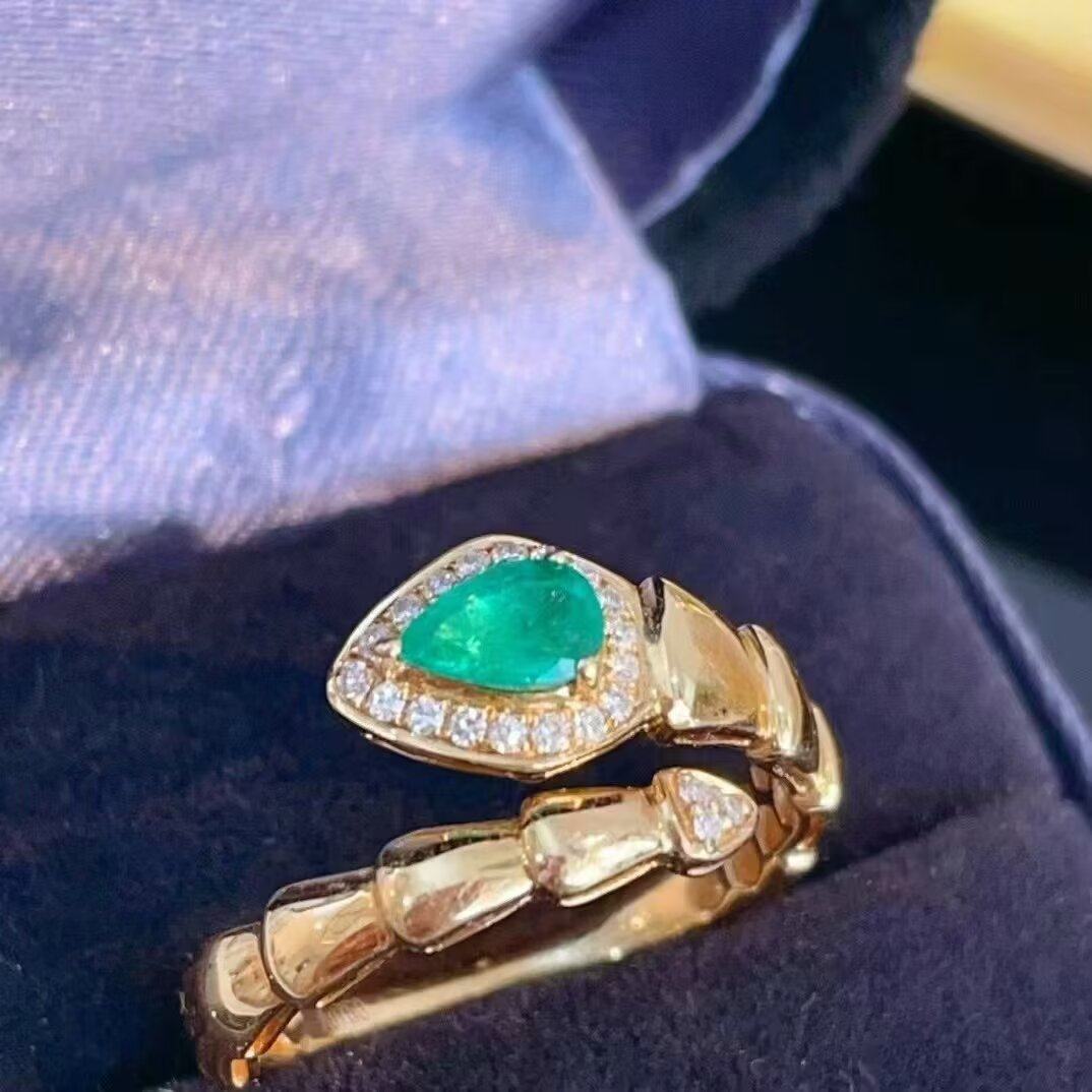 18K金女镶嵌南非高品质钻石 0.35克拉天然祖母绿戒指蛇戒真金真钻