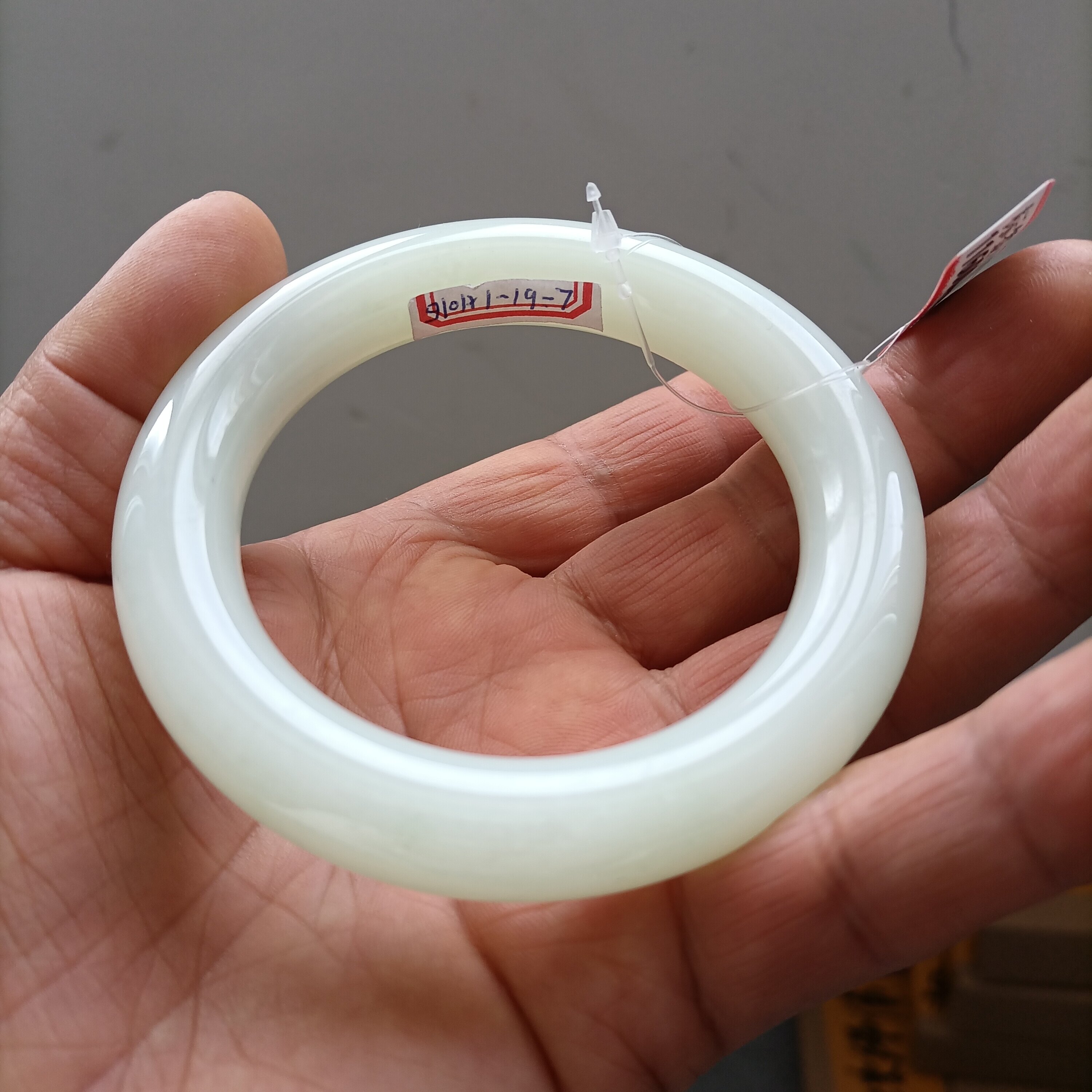 正品纯天然新疆和田玉且末料羊脂白玉胖圆条手镯子61mm女款带证书