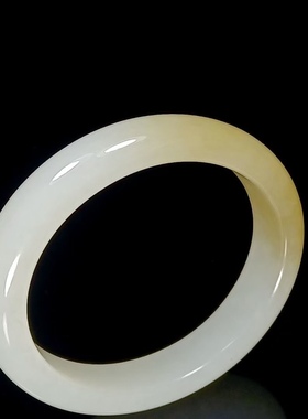 贵妃手镯羊脂玉糖白玉和田玉