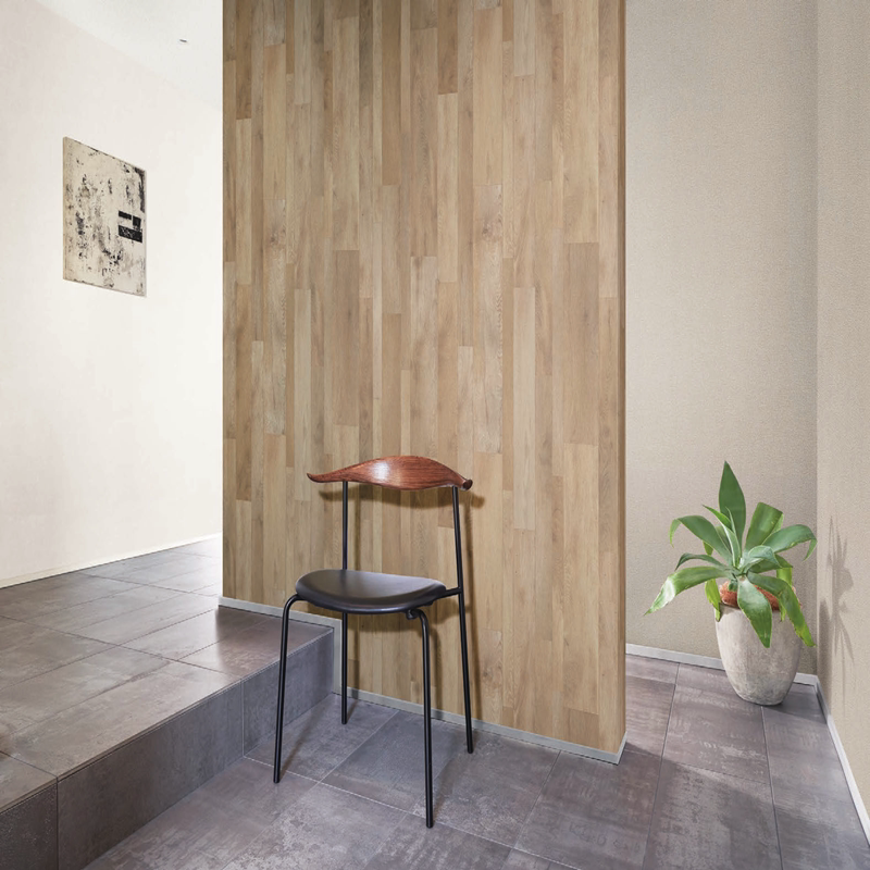 日本进口墙纸新科地板式木纹壁纸与灰白色水泥纹墙纸组合客厅装饰