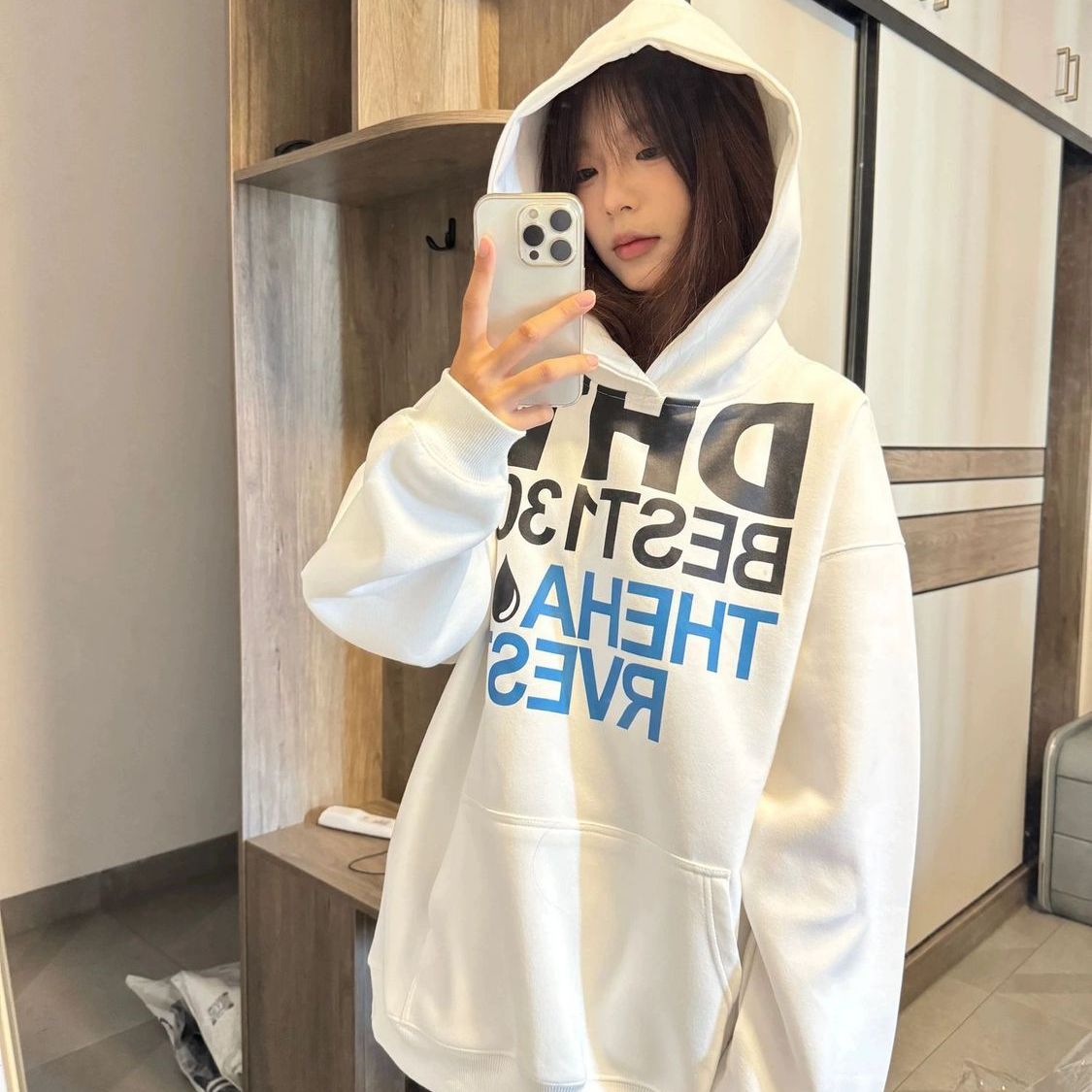 美式字母印花连帽白色卫衣女春秋ins高街宽松设计感小众情侣上衣