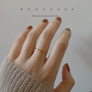 小众设计极细波浪纹14K金色钛钢简约百搭戒指钛钢食指戒基础款女