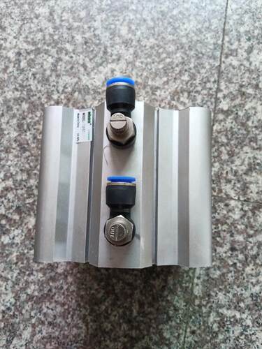 气缸CDQ2B125x30二手拆机实物实拍如图所示.