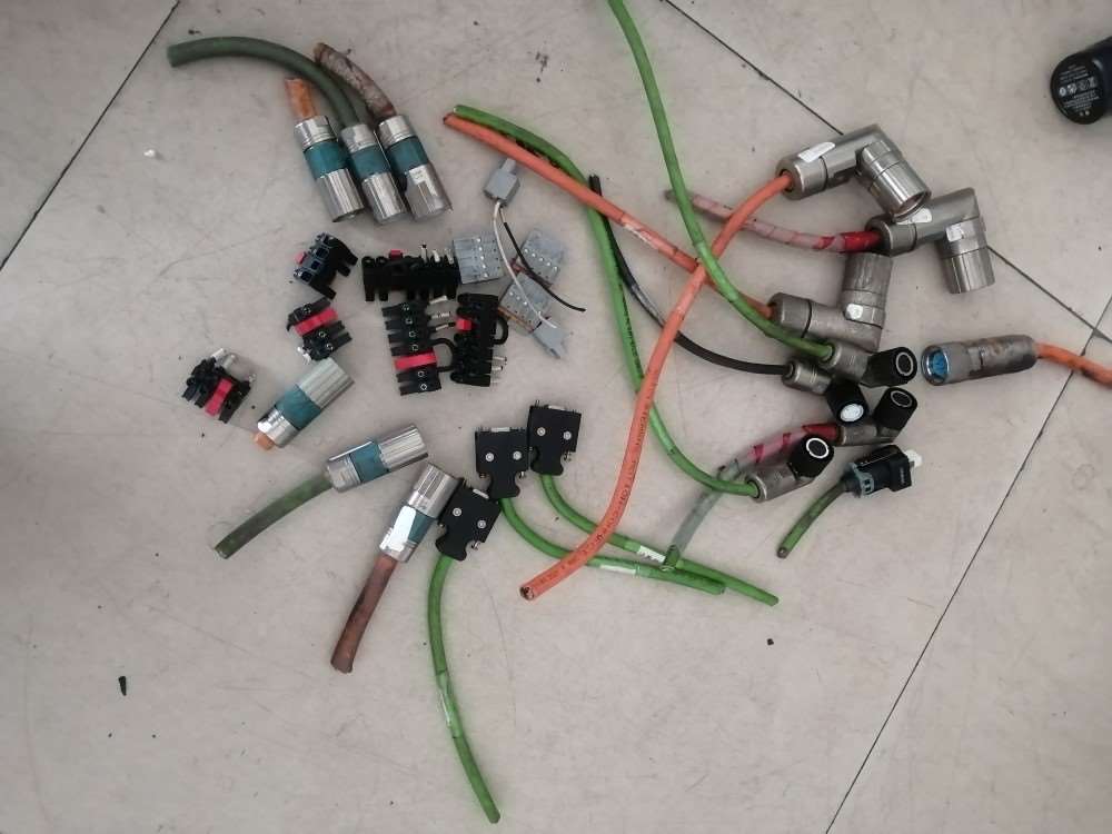 西门子伺服电机插头动力插头编码器插头接线端子V90伺