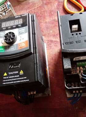 日业变频器 CM530H-4T1R5GB/2R2PB 实物图-议价