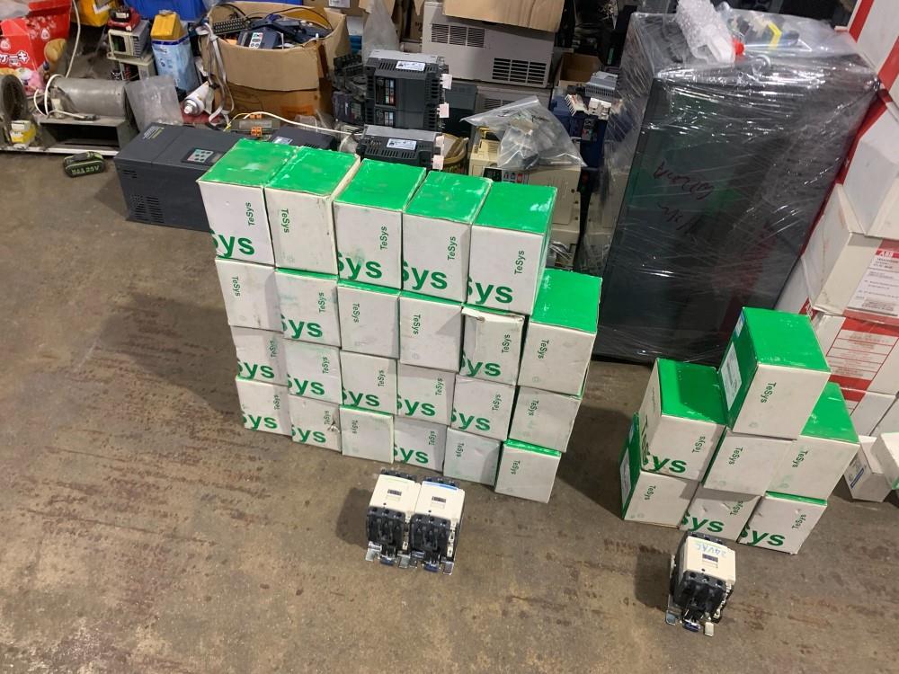 施耐德接触器LC1D40LC1DM7C线圈24V38