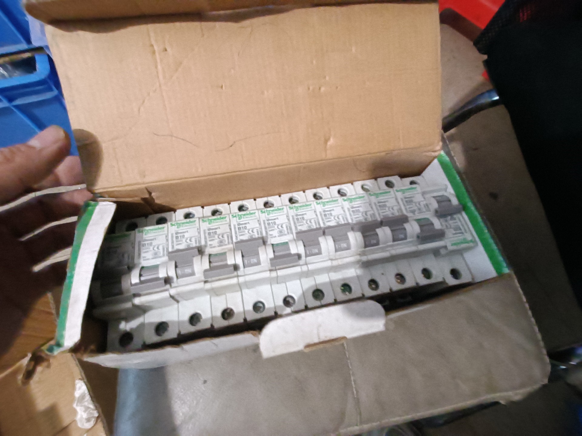 施耐德微型断路器OSMC32N1B10-议价