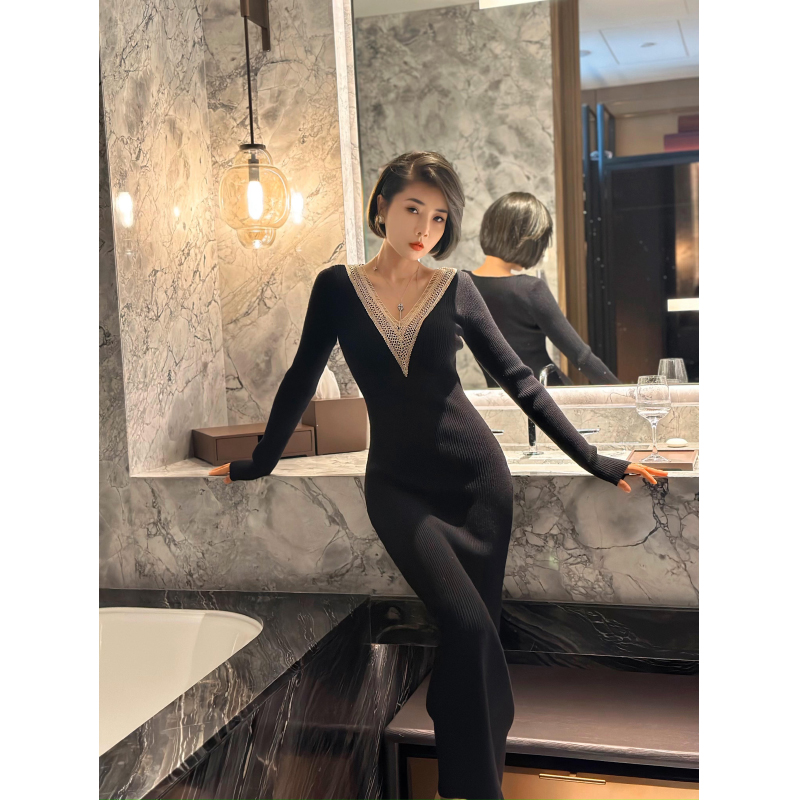XULU原创纯色针织小众设计感百搭气质修身性感V领高弹长袖连衣裙