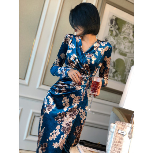 复古丝绒印花V领连衣裙