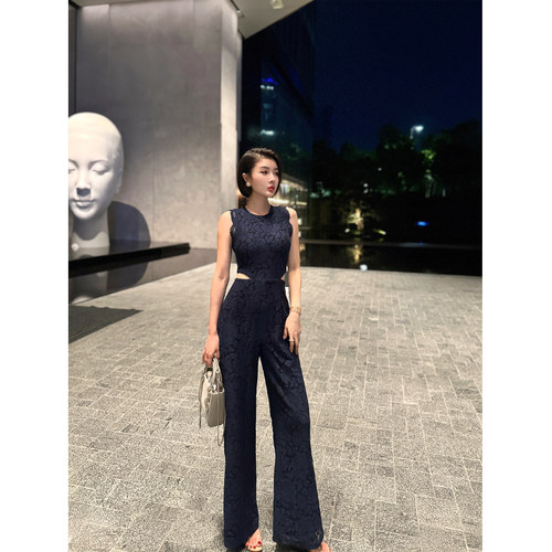 XULU原创夏季蕾丝时髦女人味气质纯色镂空高腰圆领无袖连体裤