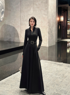 XULU原创秋季新款黑色砂洗太空条高领拉链高弹收腰大A摆连衣裙