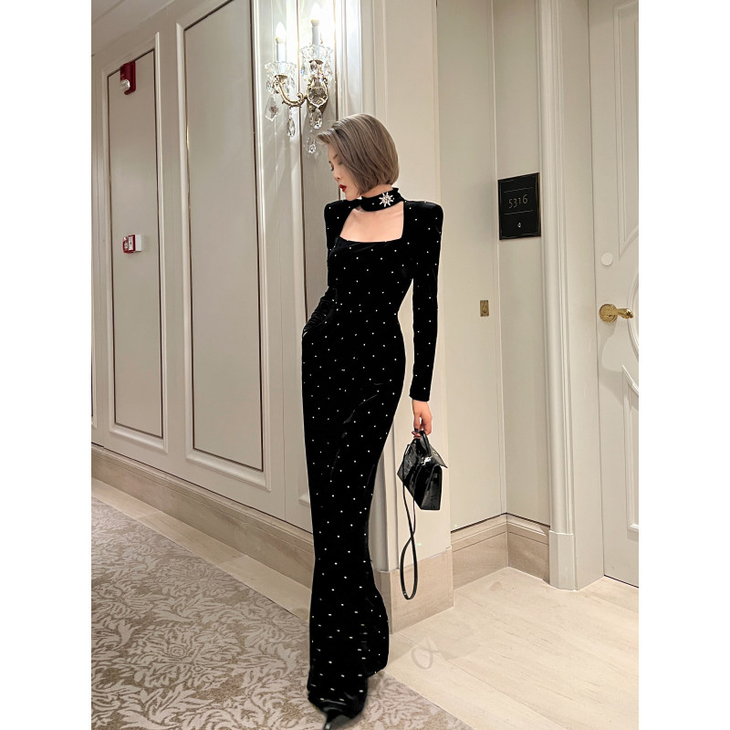 XULU原创高定丝绒立体水钻气质高腰直筒长袖垫肩挂脖梯形领连体裤