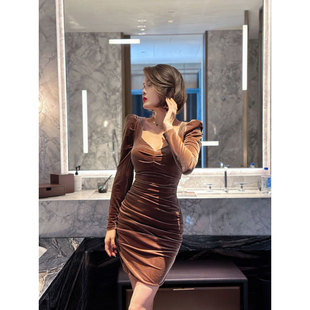 XULU原创轻奢气质丝绒包臀裙优雅知性复古纯色泡泡袖 桃心领连衣裙