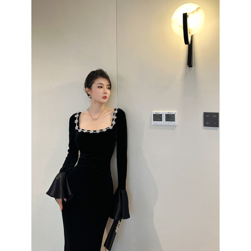 XULU原创黑色方领丝绒手工缝钻法式轻礼服公主袖修身包臀连衣裙