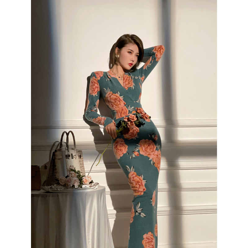 XULU原创绒毛弹力印花轻奢复古优雅宫廷风收腰显瘦长袖V领连衣裙,女装/女士精品,连衣裙,淘宝优惠券,粉丝福利购,淘宝优惠卷