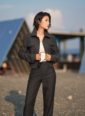 XULU原创挺括精纺干练利落深灰色翻领双口袋短款收腰夹克小外套