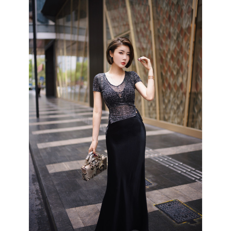 XULU原创夏季性感黑色蛇纹百搭微透打底衫系绳收腰V领短袖短上衣