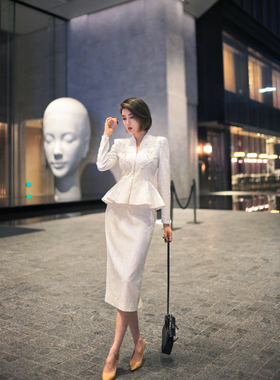 XULU原创欧洲高定雪花丝绒压皱复古气质小香风假两件西装连衣裙