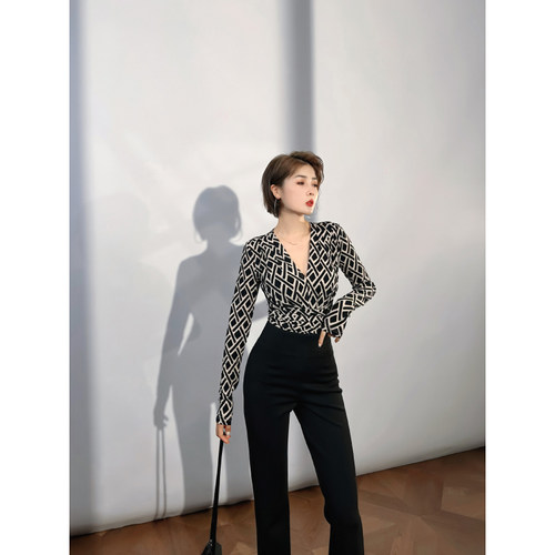 XULU原创复古水晶麻印花气质名媛V领连体衣修身收腰显瘦长袖上衣