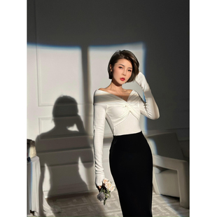 XULU原创慕斯抗菌绒弹力简约打底衫 百搭上衣 气质一字肩纽结长袖